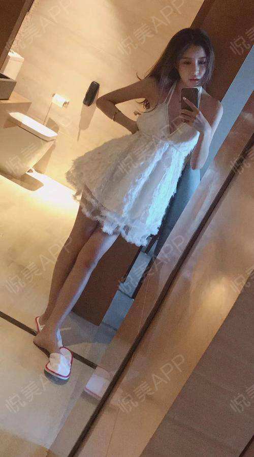 包含直播隆胸效果只穿吊带的词条-第1张图片-翡翠网 包含直播隆胸效果只穿吊带的词条-第1张图片-翡翠网