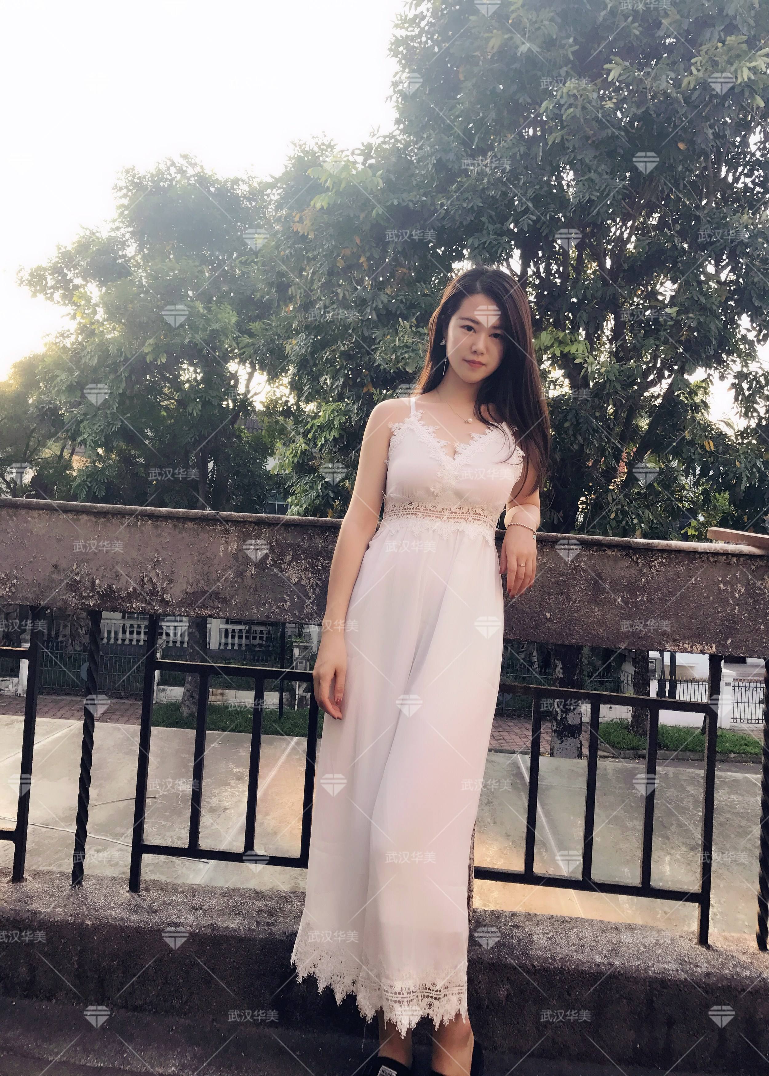 包含直播隆胸效果只穿吊带的词条-第2张图片-翡翠网 包含直播隆胸效果只穿吊带的词条-第2张图片-翡翠网