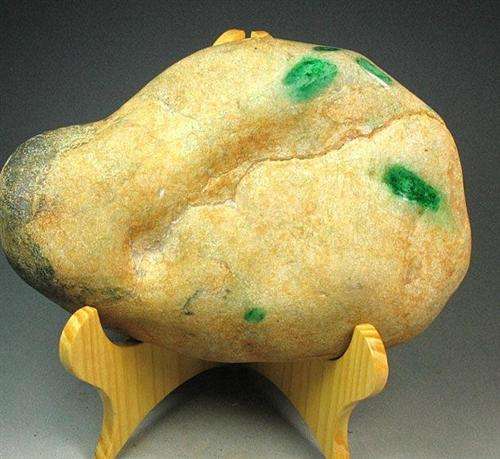 翡翠原石造价图片,翡翠玉石毛料鉴别图-第2张图片-翡翠网 翡翠原石造价图片,翡翠玉石毛料鉴别图-第2张图片-翡翠网