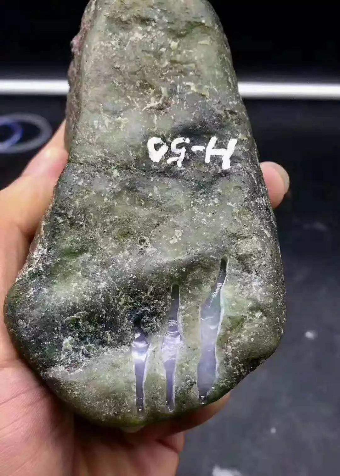 翡翠原石黄盐沙,翡翠原石脱沙说明什么-第1张图片-翡翠网 翡翠原石黄盐沙,翡翠原石脱沙说明什么-第1张图片-翡翠网