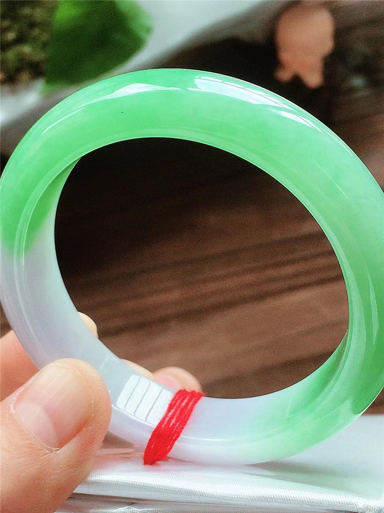 紫绿白三色翡翠手镯翡翠手镯紫绿黄-第1张图片-翡翠网 紫绿白三色翡翠手镯翡翠手镯紫绿黄-第1张图片-翡翠网