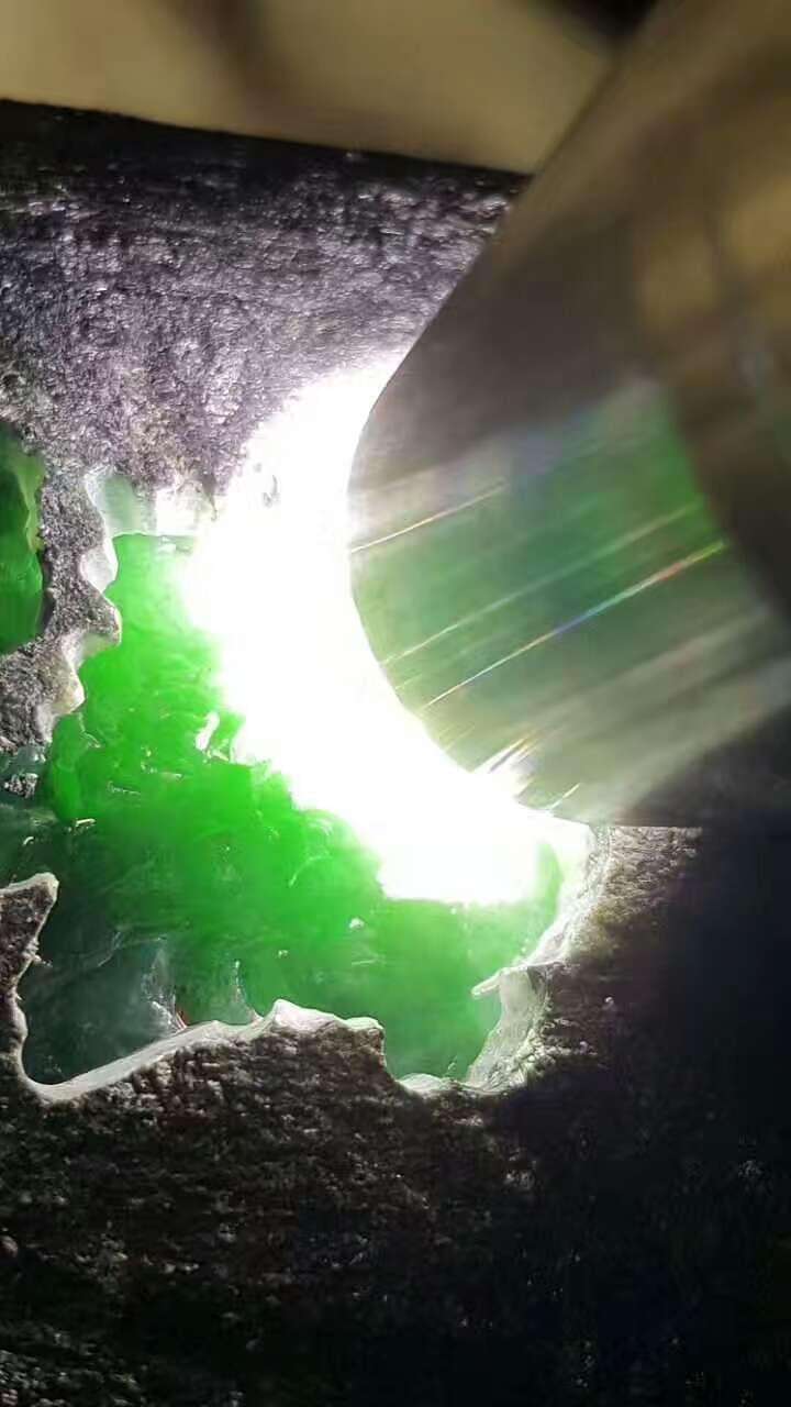 中国河里有翡翠原石吗,红壳翡翠原石-第1张图片-翡翠网 中国河里有翡翠原石吗,红壳翡翠原石-第1张图片-翡翠网