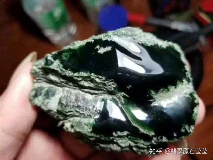 莫西沙翡翠基础知识翡翠莫西沙好还是木那好-第2张图片-翡翠网 莫西沙翡翠基础知识翡翠莫西沙好还是木那好-第2张图片-翡翠网