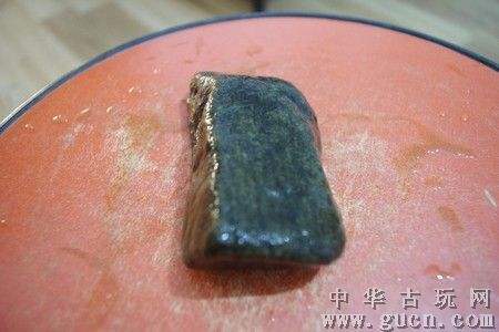 莫西沙黑皮原石打不透,黑皮翡翠原石图片-第1张图片-翡翠网 莫西沙黑皮原石打不透,黑皮翡翠原石图片-第1张图片-翡翠网