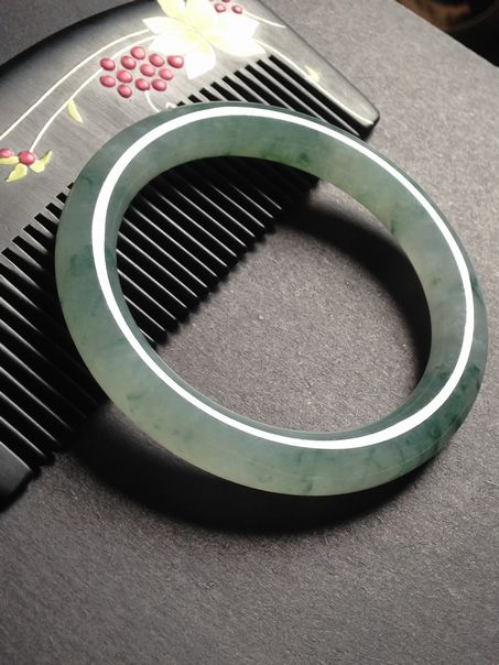 关于高冰种翡翠手镯戴手什么感觉的信息-第2张图片-翡翠网 关于高冰种翡翠手镯戴手什么感觉的信息-第2张图片-翡翠网