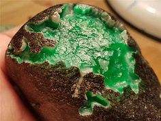 帝王绿色翡翠原石图片的简单介绍-第1张图片-翡翠网 帝王绿色翡翠原石图片的简单介绍-第1张图片-翡翠网