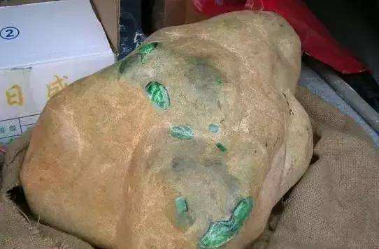 翡翠毛料知识大全翡翠毛货不退不换合法吗-第1张图片-翡翠网 翡翠毛料知识大全翡翠毛货不退不换合法吗-第1张图片-翡翠网