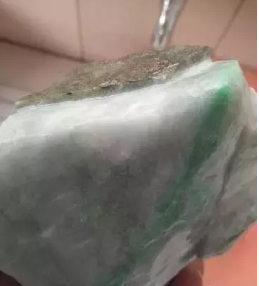 翡翠原石断口料,玉石原石断口图片-第2张图片-翡翠网 翡翠原石断口料,玉石原石断口图片-第2张图片-翡翠网