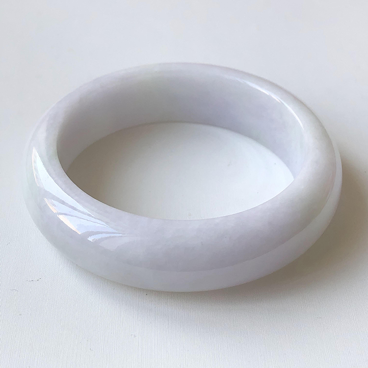 圆条玉镯好还是扁的好,翡翠手镯扁条的区别-第1张图片-翡翠网