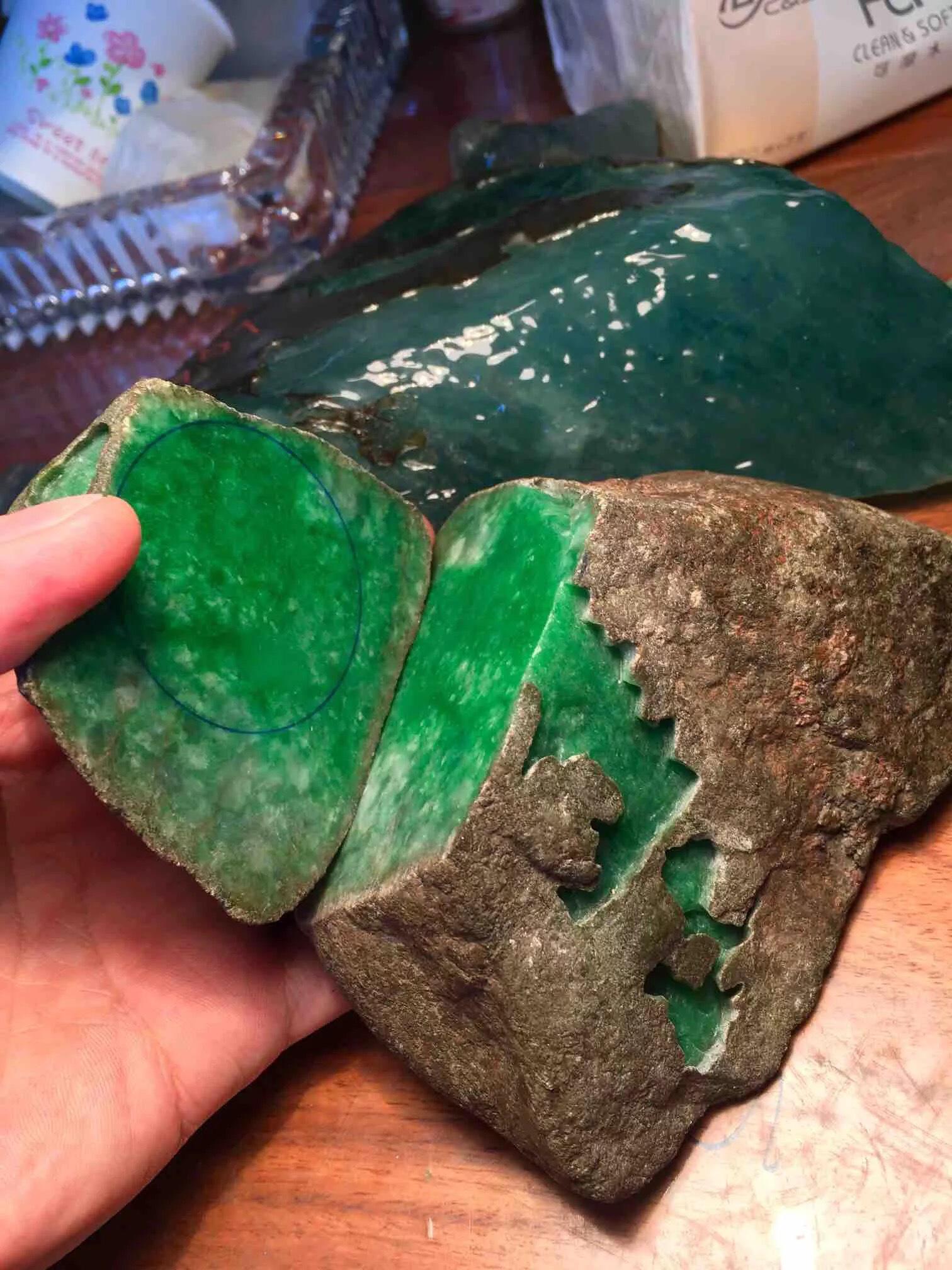 平洲翡翠原石批发市场,翡翠原石价值不值-第1张图片-翡翠网 平洲翡翠原石批发市场,翡翠原石价值不值-第1张图片-翡翠网