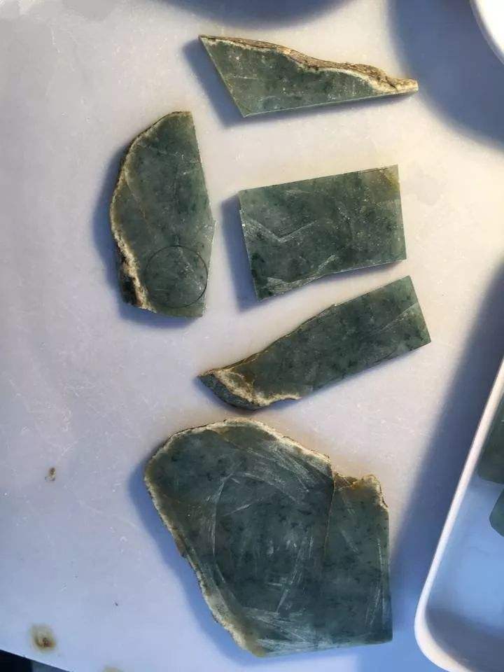 翡翠原石捡漏图片大全的简单介绍-第2张图片-翡翠网 翡翠原石捡漏图片大全的简单介绍-第2张图片-翡翠网