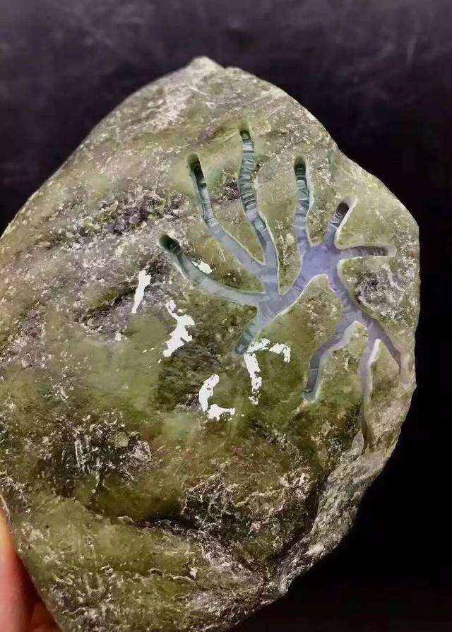 翡翠原石必须经过缅甸政府吗缅甸的翡翠原石怎么运到中国的-第2张图片-翡翠网 翡翠原石必须经过缅甸政府吗缅甸的翡翠原石怎么运到中国的-第2张图片-翡翠网