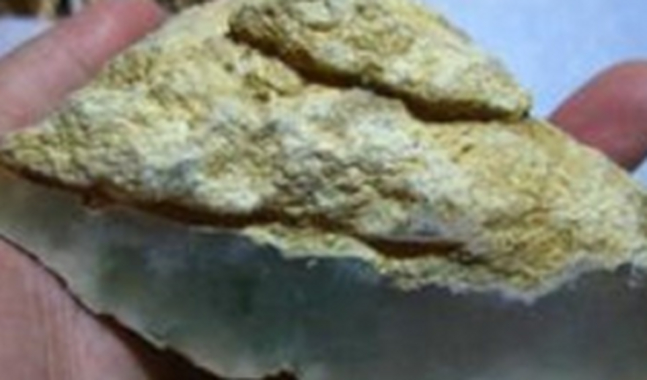 翁巴裂翡翠原石,翁巴列赌石大涨案例-第1张图片-翡翠网 翁巴裂翡翠原石,翁巴列赌石大涨案例-第1张图片-翡翠网