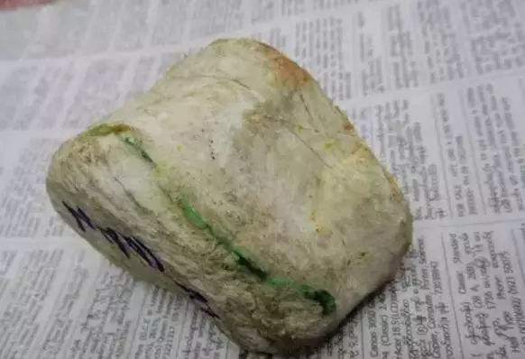 翁巴裂翡翠原石,翁巴列赌石大涨案例-第2张图片-翡翠网 翁巴裂翡翠原石,翁巴列赌石大涨案例-第2张图片-翡翠网