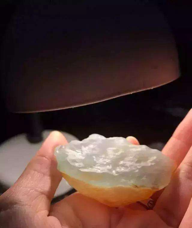 大马坎翡翠原石多少钱翡翠玉雕原石的价格-第2张图片-翡翠网 大马坎翡翠原石多少钱翡翠玉雕原石的价格-第2张图片-翡翠网