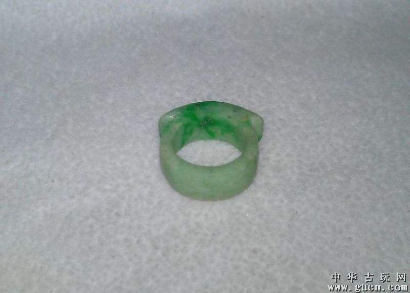 清代老翡翠马鞍戒指拍卖价格,清代翡翠马鞍戒指价格-第2张图片-翡翠网 清代老翡翠马鞍戒指拍卖价格,清代翡翠马鞍戒指价格-第2张图片-翡翠网