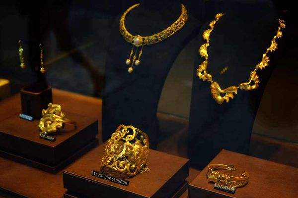 中国十大珠宝品牌排行,市场黄金价格多少钱一克-第1张图片-翡翠网