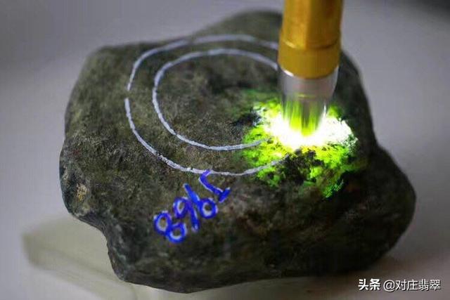 锦州直播翡翠原石,翡翠原石哪里收购-第5张图片-翡翠网 锦州直播翡翠原石,翡翠原石哪里收购-第5张图片-翡翠网