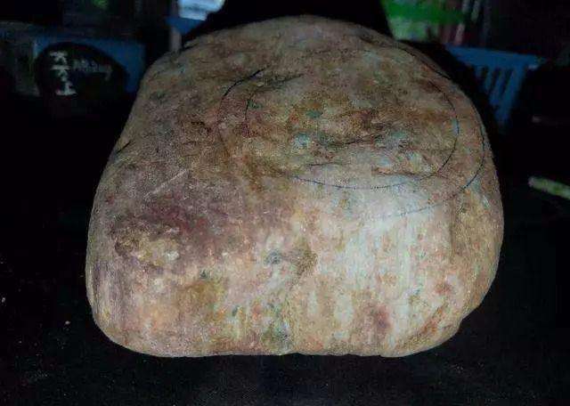 翡翠原石皮自然掉翡翠原石铁锈皮的好吗-第2张图片-翡翠网 翡翠原石皮自然掉翡翠原石铁锈皮的好吗-第2张图片-翡翠网