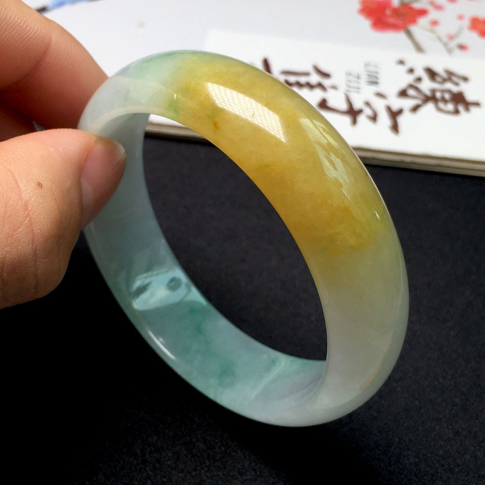 玉镯上深褐色是什么翡翠手镯褐色斑-第1张图片-翡翠网 玉镯上深褐色是什么翡翠手镯褐色斑-第1张图片-翡翠网