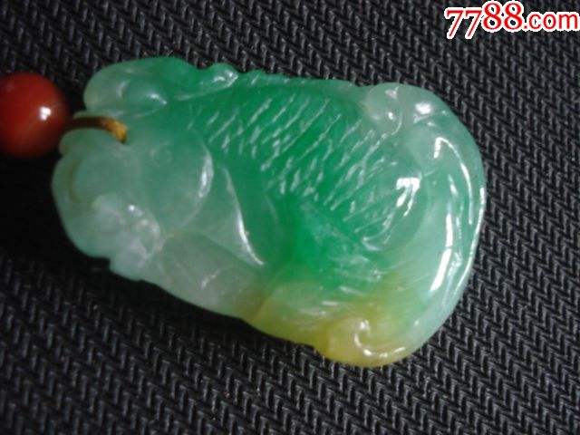 怎么辨别翡翠还是玉,翡翠鉴别最简单最直接的方法-第1张图片-翡翠网 怎么辨别翡翠还是玉,翡翠鉴别最简单最直接的方法-第1张图片-翡翠网