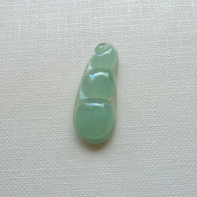 怎么辨别翡翠还是玉,翡翠鉴别最简单最直接的方法-第2张图片-翡翠网 怎么辨别翡翠还是玉,翡翠鉴别最简单最直接的方法-第2张图片-翡翠网