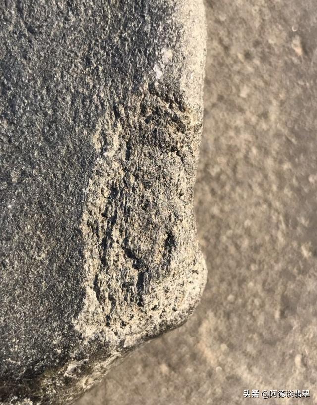 莫湾基老蜡皮翡翠原石莫湾基怎么分辨油青-第5张图片-翡翠网 莫湾基老蜡皮翡翠原石莫湾基怎么分辨油青-第5张图片-翡翠网