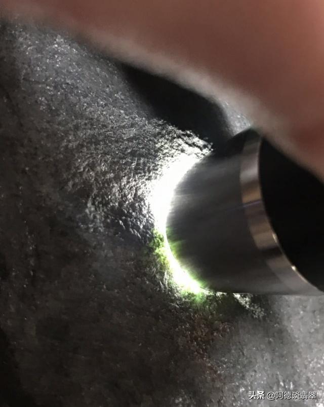 莫湾基老蜡皮翡翠原石莫湾基怎么分辨油青-第7张图片-翡翠网 莫湾基老蜡皮翡翠原石莫湾基怎么分辨油青-第7张图片-翡翠网