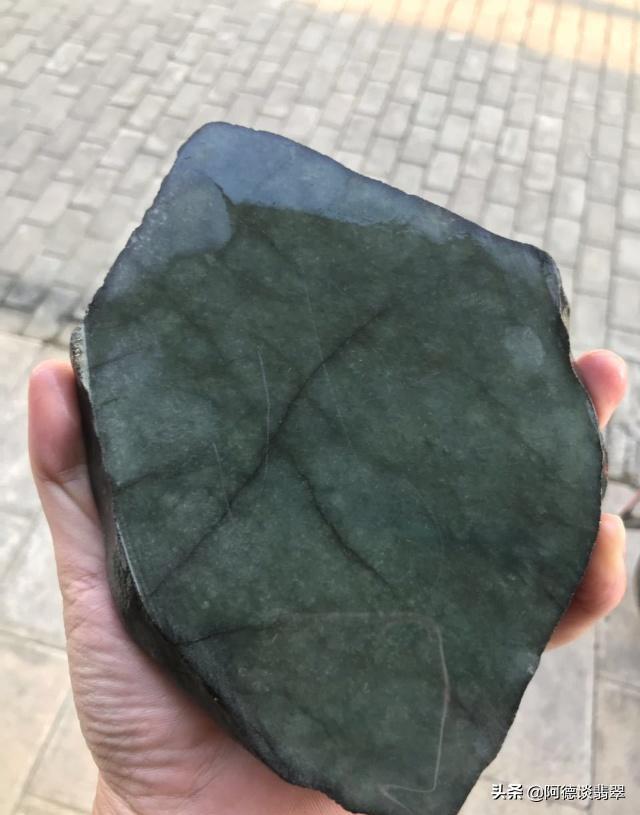 莫湾基老蜡皮翡翠原石莫湾基怎么分辨油青-第9张图片-翡翠网 莫湾基老蜡皮翡翠原石莫湾基怎么分辨油青-第9张图片-翡翠网