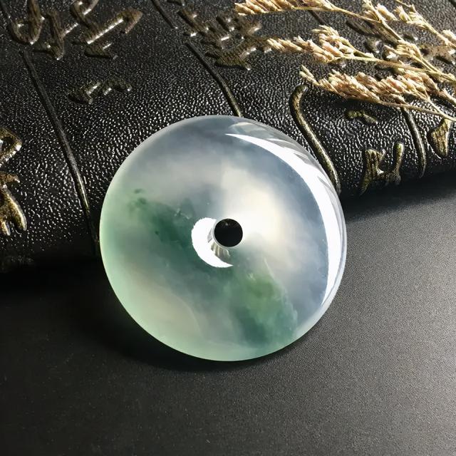 翡翠有裂纹会不会裂开翡翠裂纹影响价格吗-第2张图片-翡翠网