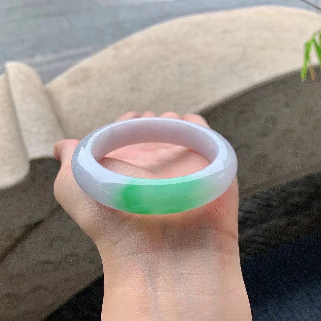 冰种帝王绿翡翠手镯翡翠冰种带绿手镯-第1张图片-翡翠网 冰种帝王绿翡翠手镯翡翠冰种带绿手镯-第1张图片-翡翠网