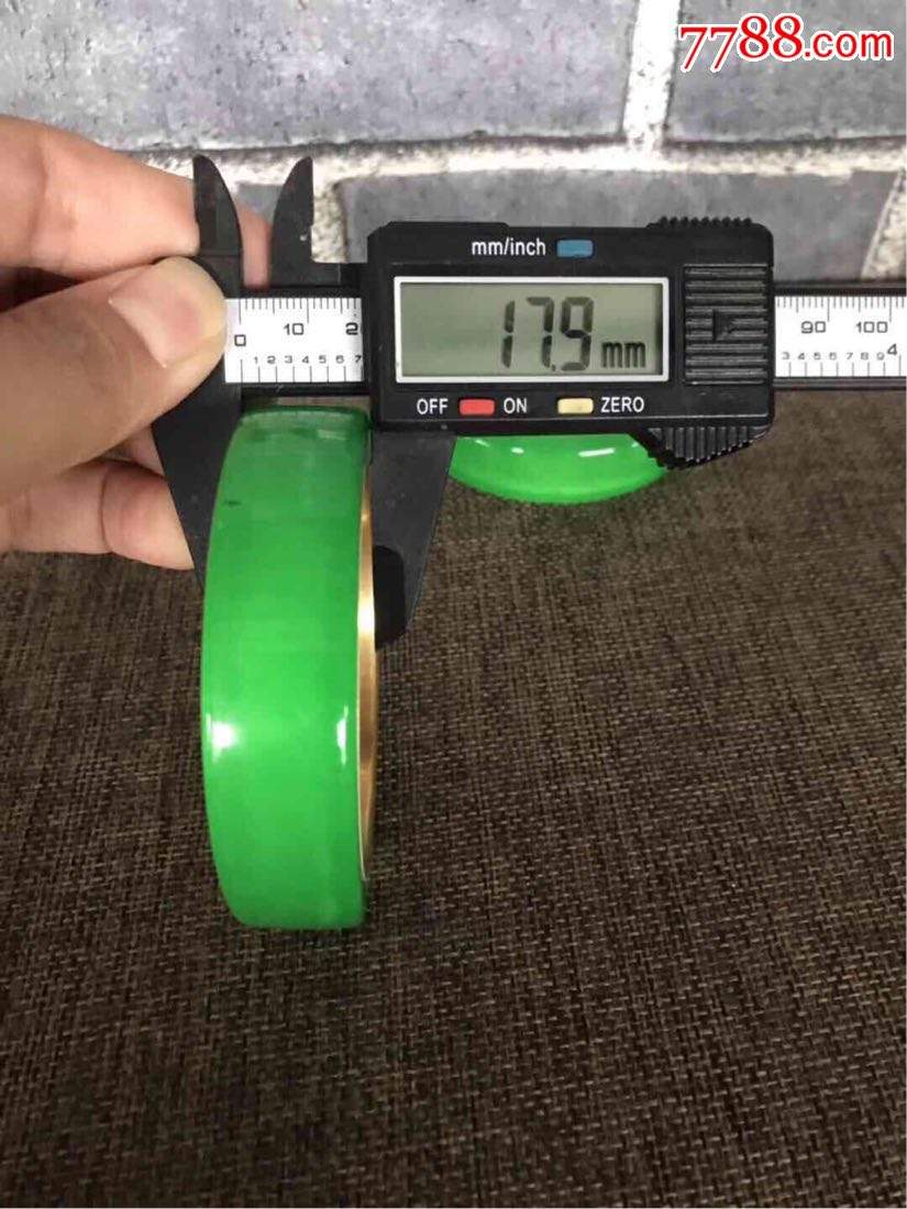 清代红翡翠手镯价值及图片乾隆翡翠手镯价格-第2张图片-翡翠网 清代红翡翠手镯价值及图片乾隆翡翠手镯价格-第2张图片-翡翠网