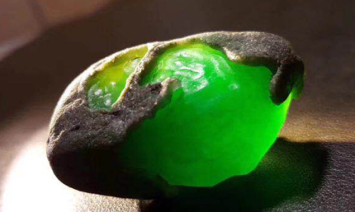 缅甸翡翠和翡翠的区别,缅甸翡翠的基础知识-第1张图片-翡翠网 缅甸翡翠和翡翠的区别,缅甸翡翠的基础知识-第1张图片-翡翠网