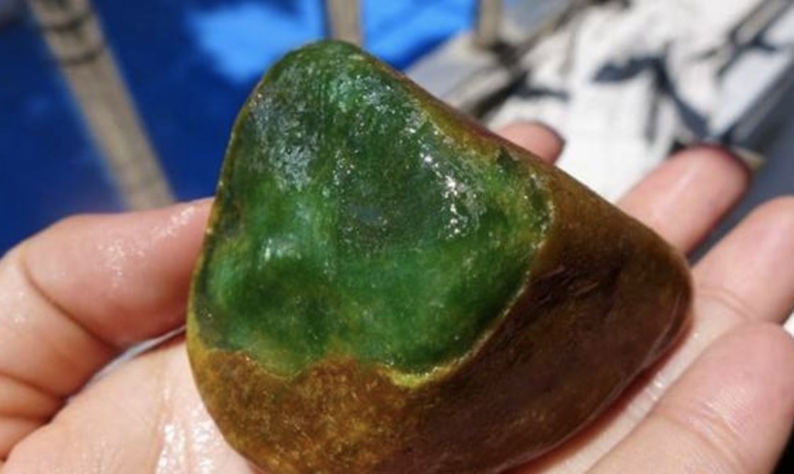 寻翡翠原石,翡翠的石头去哪里捡的-第1张图片-翡翠网 寻翡翠原石,翡翠的石头去哪里捡的-第1张图片-翡翠网