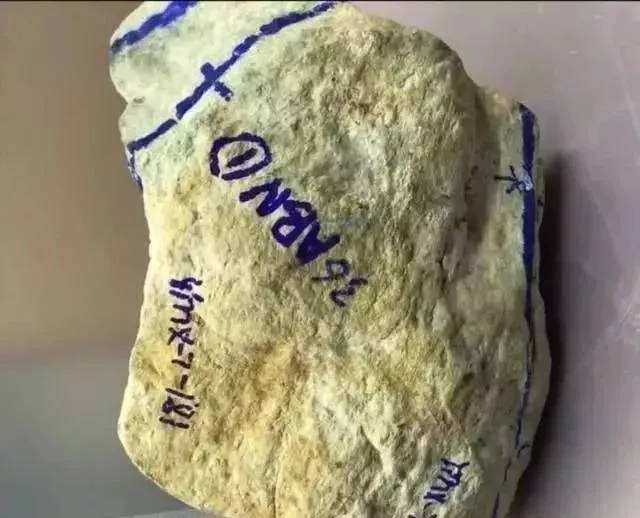 寻翡翠原石,翡翠的石头去哪里捡的-第2张图片-翡翠网 寻翡翠原石,翡翠的石头去哪里捡的-第2张图片-翡翠网