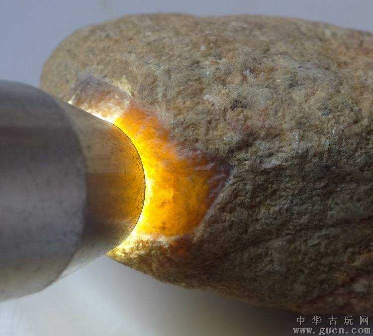 翡翠原石黄绿,翡翠都有什么颜色-第2张图片-翡翠网 翡翠原石黄绿,翡翠都有什么颜色-第2张图片-翡翠网