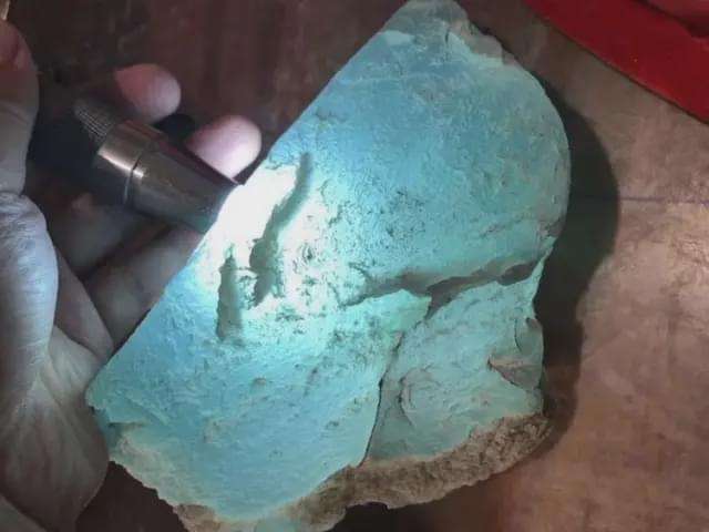 翡翠原石加工会有假货吗,黄金翡翠原石真假图片-第1张图片-翡翠网