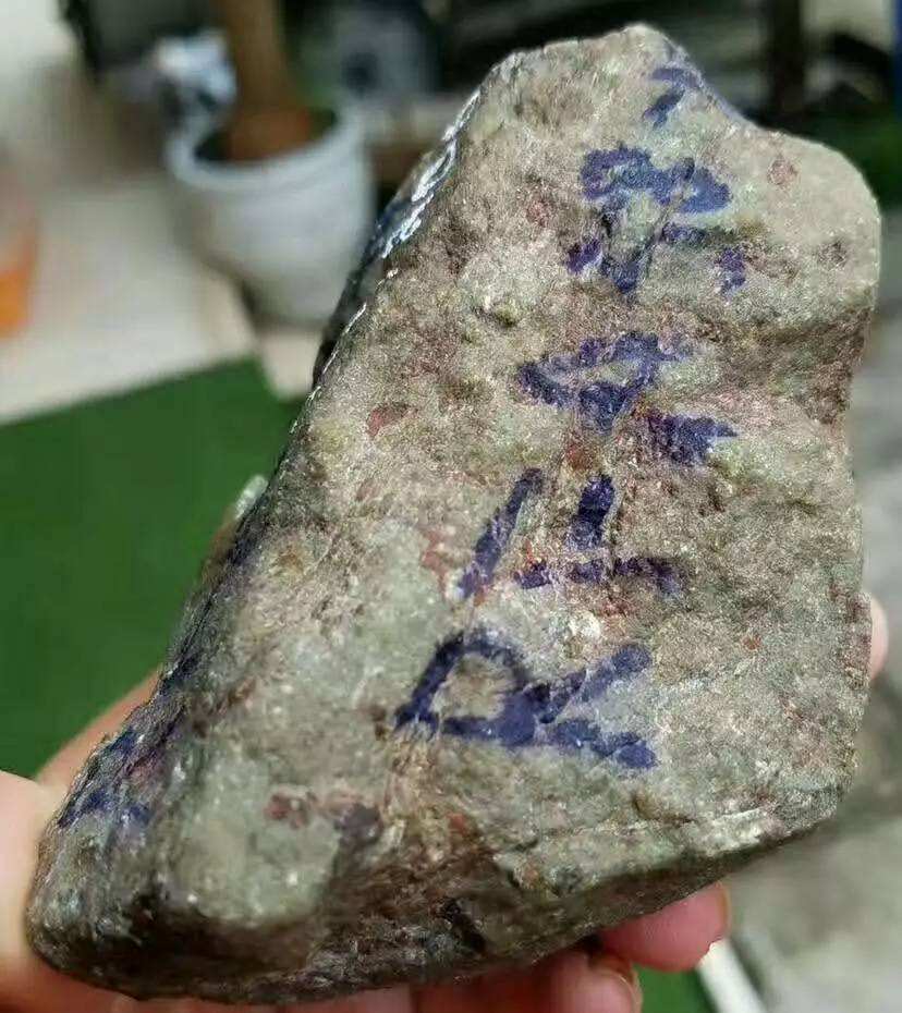 翡翠原石皮壳种老图,翡翠木那赌石皮壳图解-第1张图片-翡翠网 翡翠原石皮壳种老图,翡翠木那赌石皮壳图解-第1张图片-翡翠网