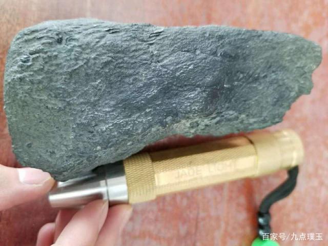 翡翠原石皮壳种老图,翡翠木那赌石皮壳图解-第2张图片-翡翠网 翡翠原石皮壳种老图,翡翠木那赌石皮壳图解-第2张图片-翡翠网