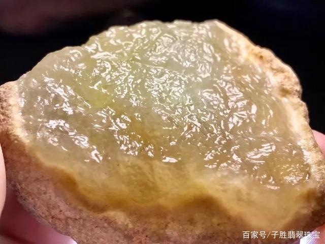 关于翡翠原石知识之打灯技巧篇的信息-第1张图片-翡翠网