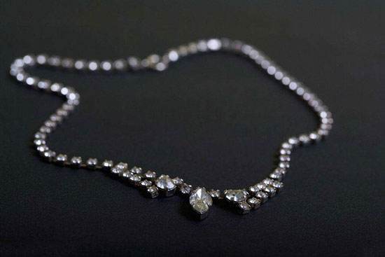 包含买钻石项链哪个牌子的性价比高的词条-第1张图片-翡翠网