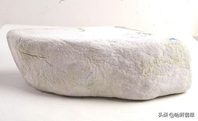 怎么判断是玉还是石头,翡翠原石是什么样子的-第2张图片-翡翠网 怎么判断是玉还是石头,翡翠原石是什么样子的-第2张图片-翡翠网