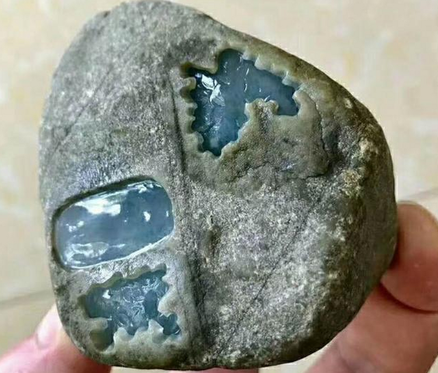 关于得乃卡皮翡翠原石图片的信息-第1张图片-翡翠网 关于得乃卡皮翡翠原石图片的信息-第1张图片-翡翠网