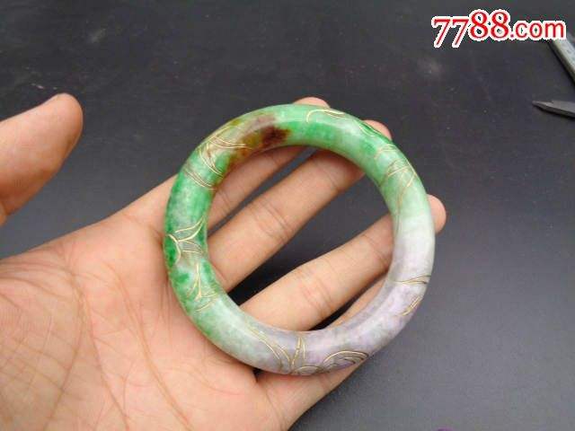 旧翡翠手镯一般多少钱,多少钱的翡翠手镯有收藏价值-第1张图片-翡翠网 旧翡翠手镯一般多少钱,多少钱的翡翠手镯有收藏价值-第1张图片-翡翠网