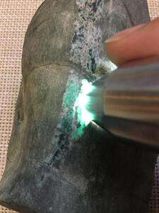 包含莫西沙黑灰沙皮下出现翡翠原石的词条-第1张图片-翡翠网 包含莫西沙黑灰沙皮下出现翡翠原石的词条-第1张图片-翡翠网