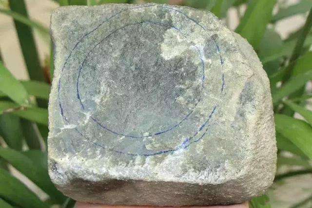 包含莫西沙黑灰沙皮下出现翡翠原石的词条-第2张图片-翡翠网 包含莫西沙黑灰沙皮下出现翡翠原石的词条-第2张图片-翡翠网