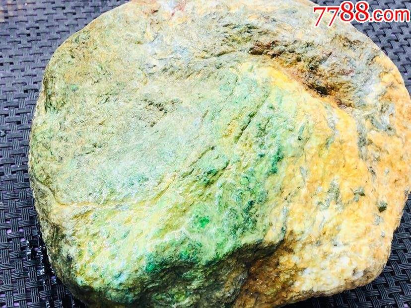 翡翠松花的表现特征翡翠原石松花-第1张图片-翡翠网 翡翠松花的表现特征翡翠原石松花-第1张图片-翡翠网