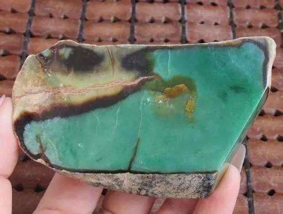 介绍翡翠的专业话术,翡翠原石知识图解-第2张图片-翡翠网 介绍翡翠的专业话术,翡翠原石知识图解-第2张图片-翡翠网