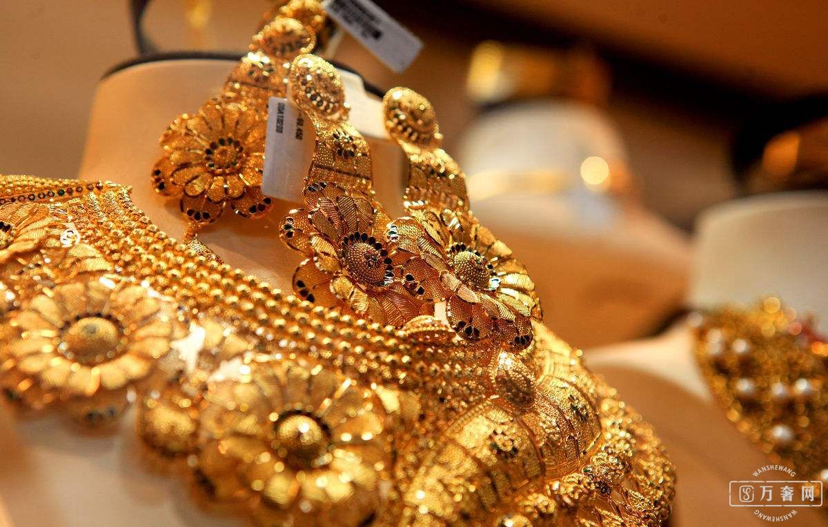 以前买的铂金亏死了白金和黄金哪个贵-第2张图片-翡翠网 以前买的铂金亏死了白金和黄金哪个贵-第2张图片-翡翠网