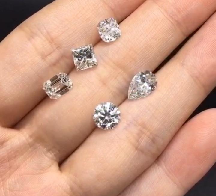 一克拉钻石多少钱大概1克拉钻戒大约多少人民币-第2张图片-翡翠网 一克拉钻石多少钱大概1克拉钻戒大约多少人民币-第2张图片-翡翠网